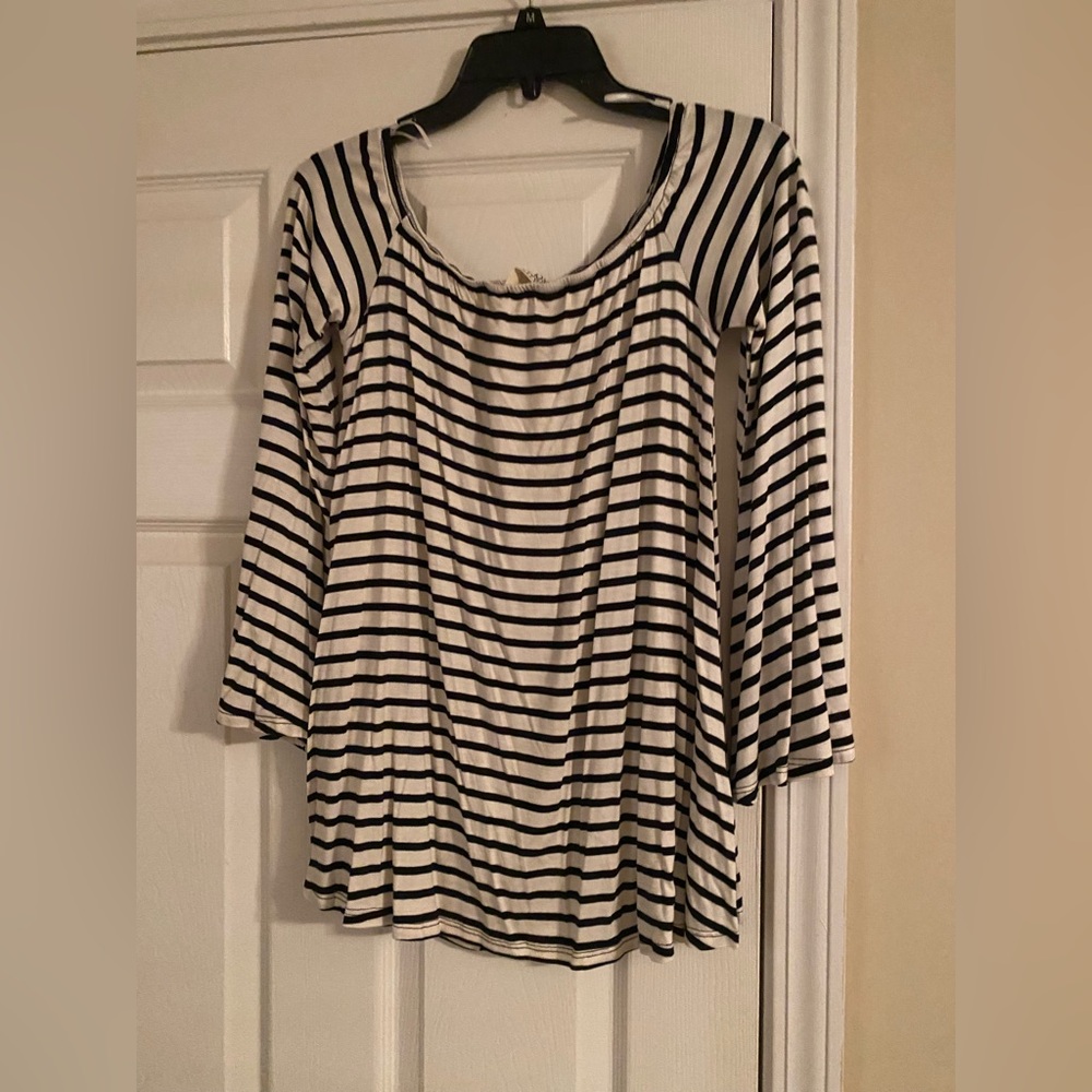 NWT belle sleeve top